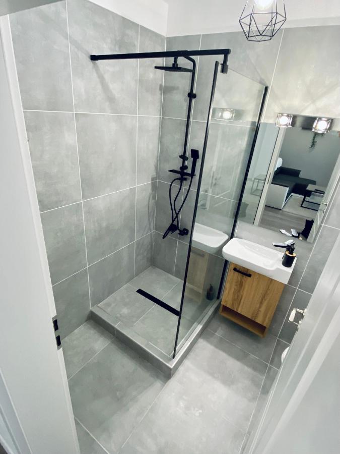 Happyhome Central Deluxe Apartments Oradea Bagian luar foto